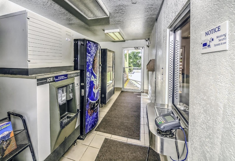 Motel 6-Colorado Springs, CO Main image